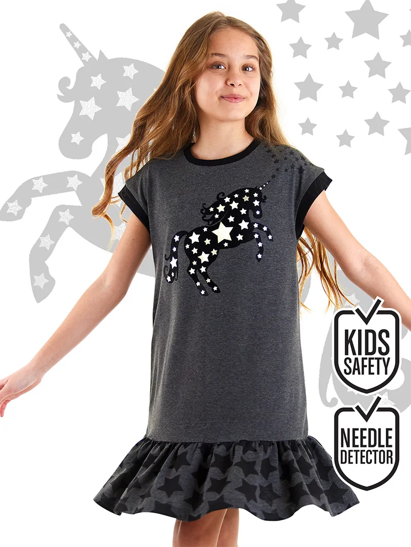 ج&مشب فستان بناتي بتصميم وحيد القرن ونجوم باللون الرمادي